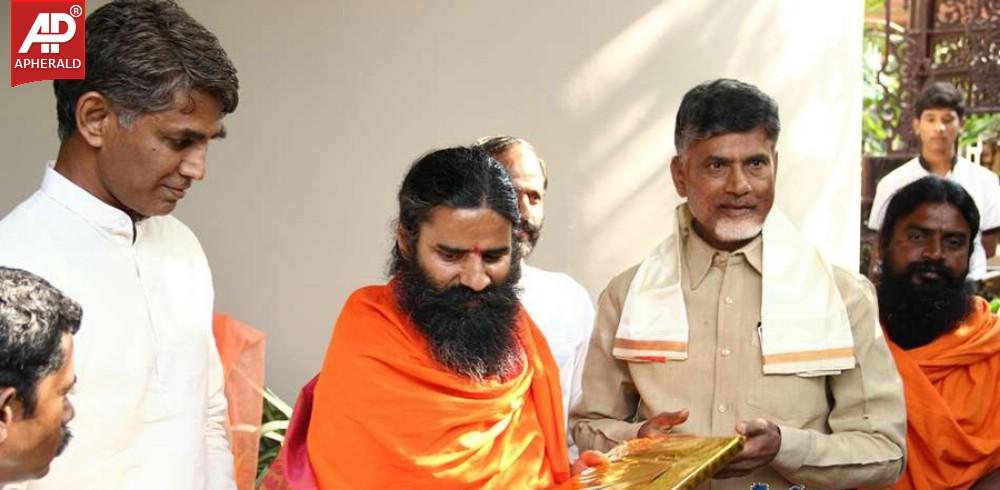 Chandrababu Naidu Mets Ramdev Baba Photos