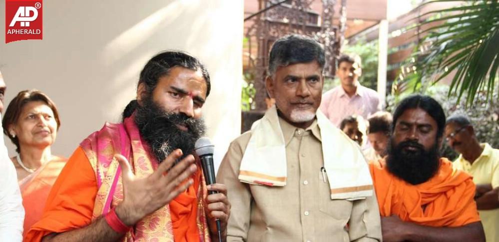 Chandrababu Naidu Mets Ramdev Baba Photos