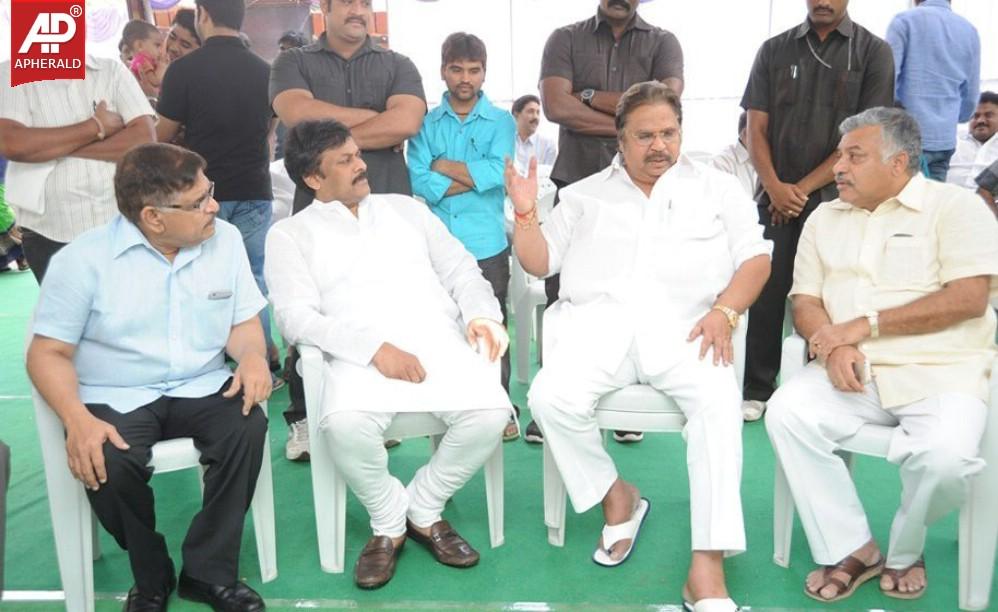 Dasari Narayana Rao and Chiru at Vadde Ramesh 1st Year Ceremony