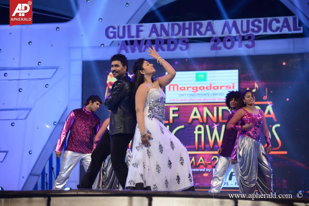 Dance Perfamence at Gama Awards
