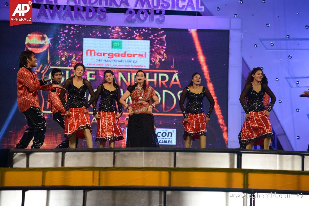 Dance Perfamence at Gama Awards