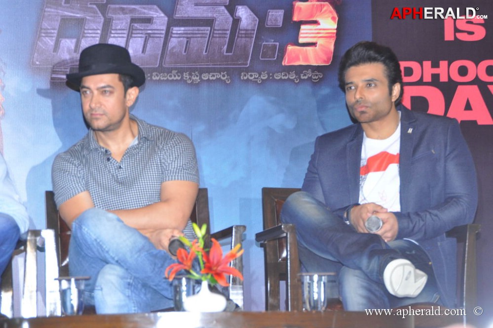 Dhoom 3 Movie Pressmeet Pics