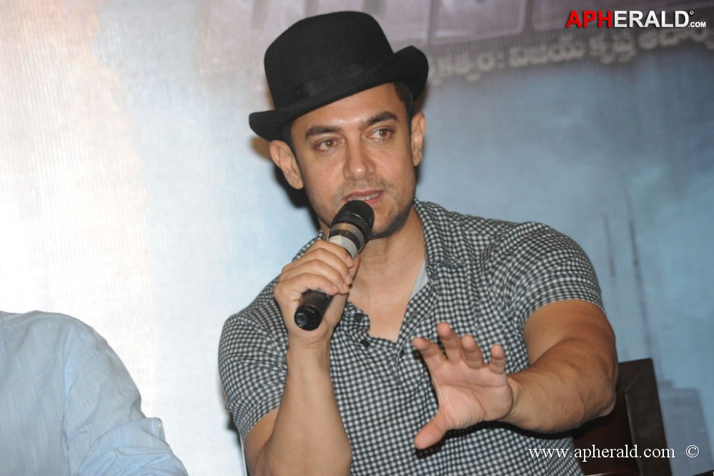 Dhoom 3 Movie Pressmeet Pics