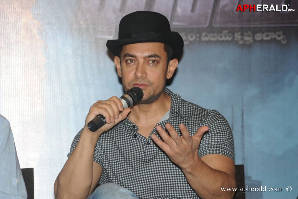 Dhoom 3 Movie Pressmeet Pics