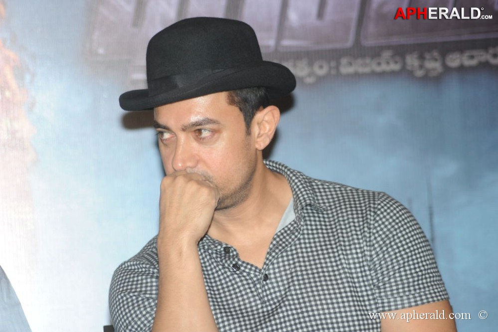 Dhoom 3 Movie Pressmeet Pics