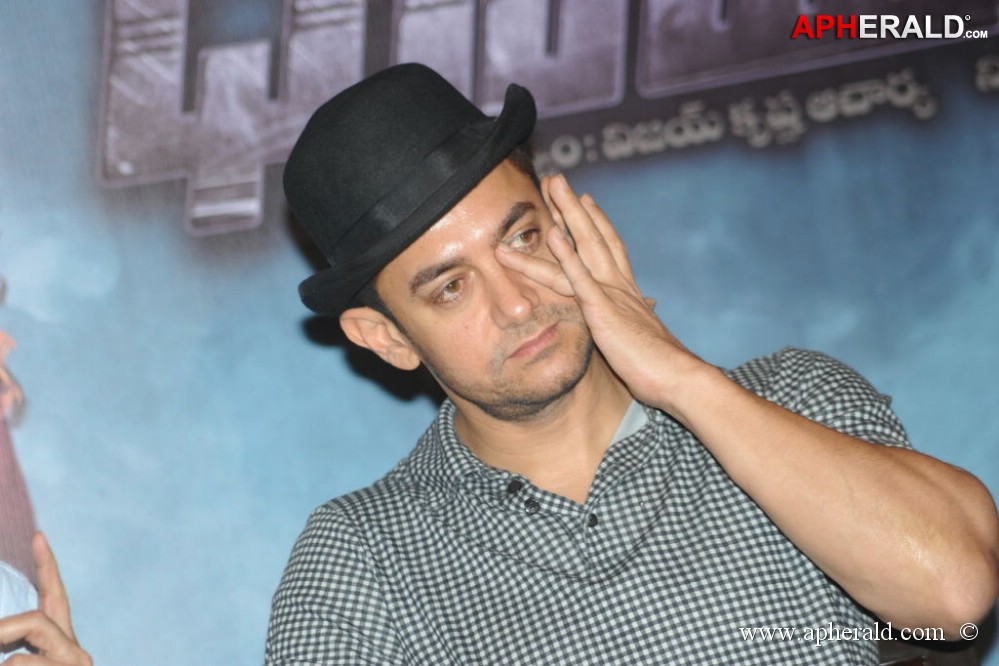 Dhoom 3 Movie Pressmeet Pics