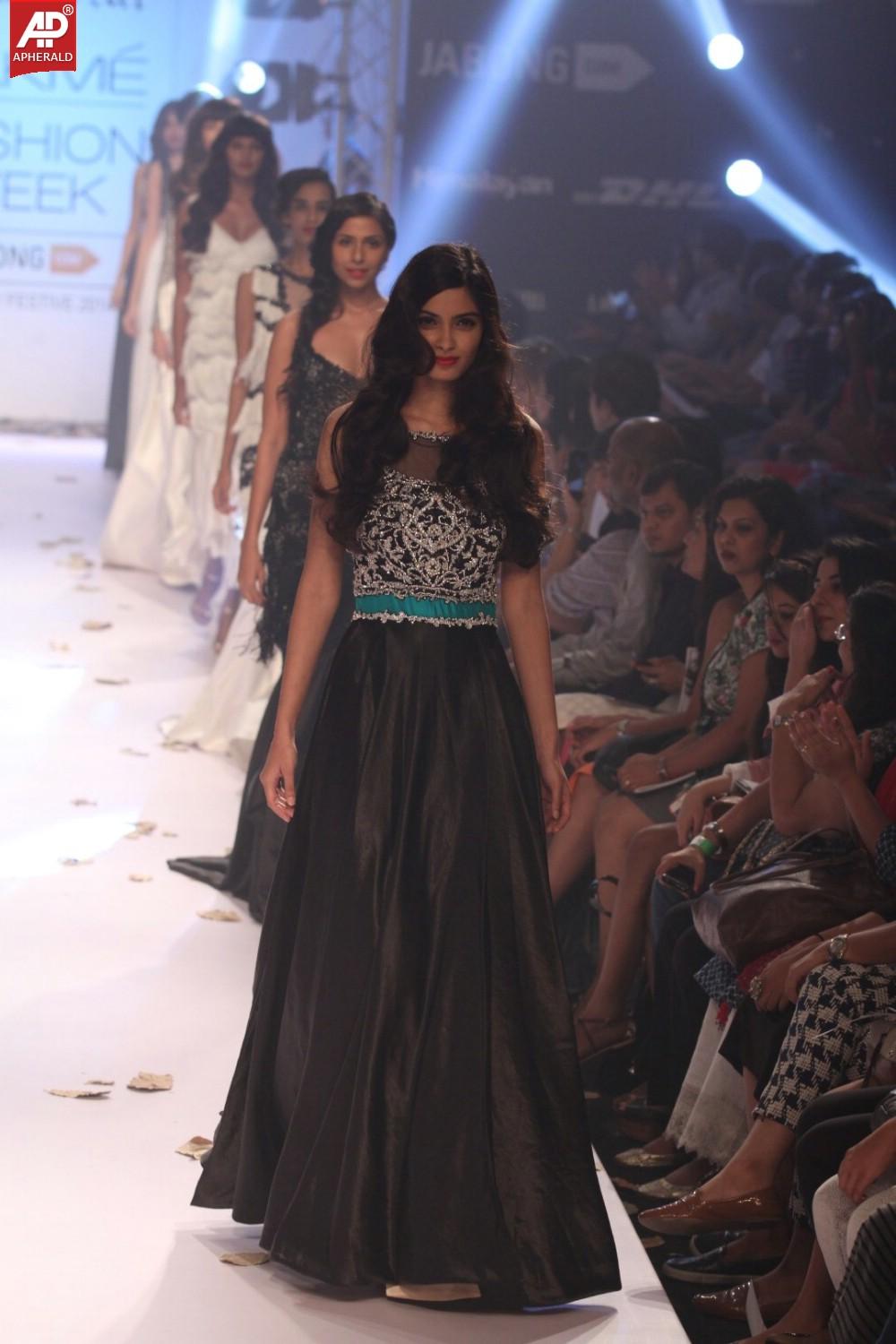 Diana Penty Ramp Walk Photos at LFW WF 2014