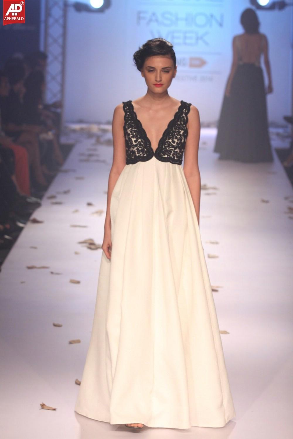 Diana Penty Ramp Walk Photos at LFW WF 2014