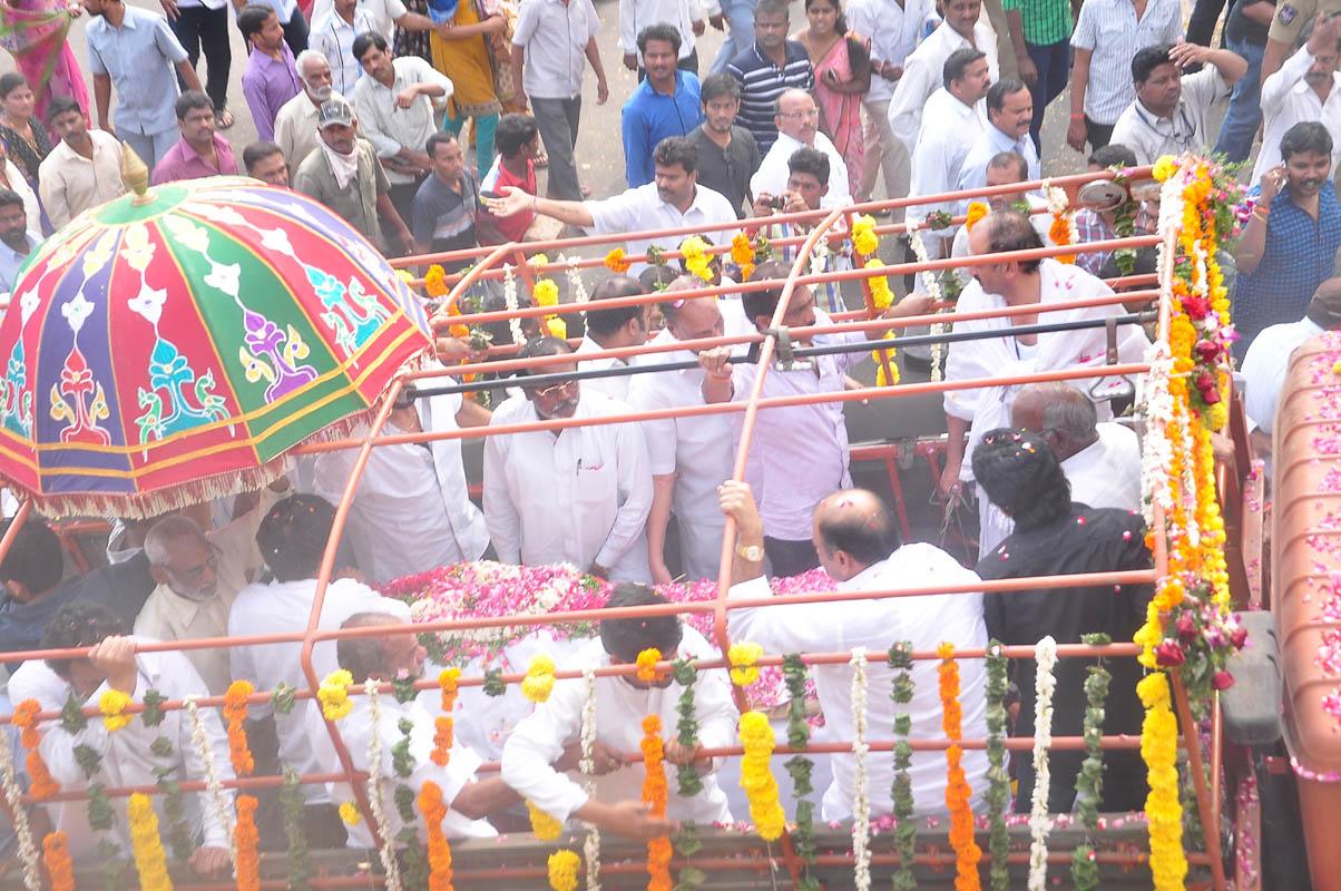 Dr D Ramanaidu Funeral Photos