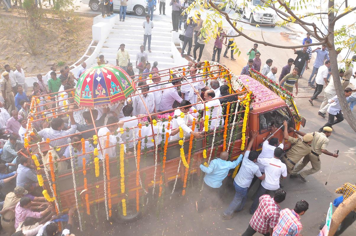 Dr D Ramanaidu Funeral Photos