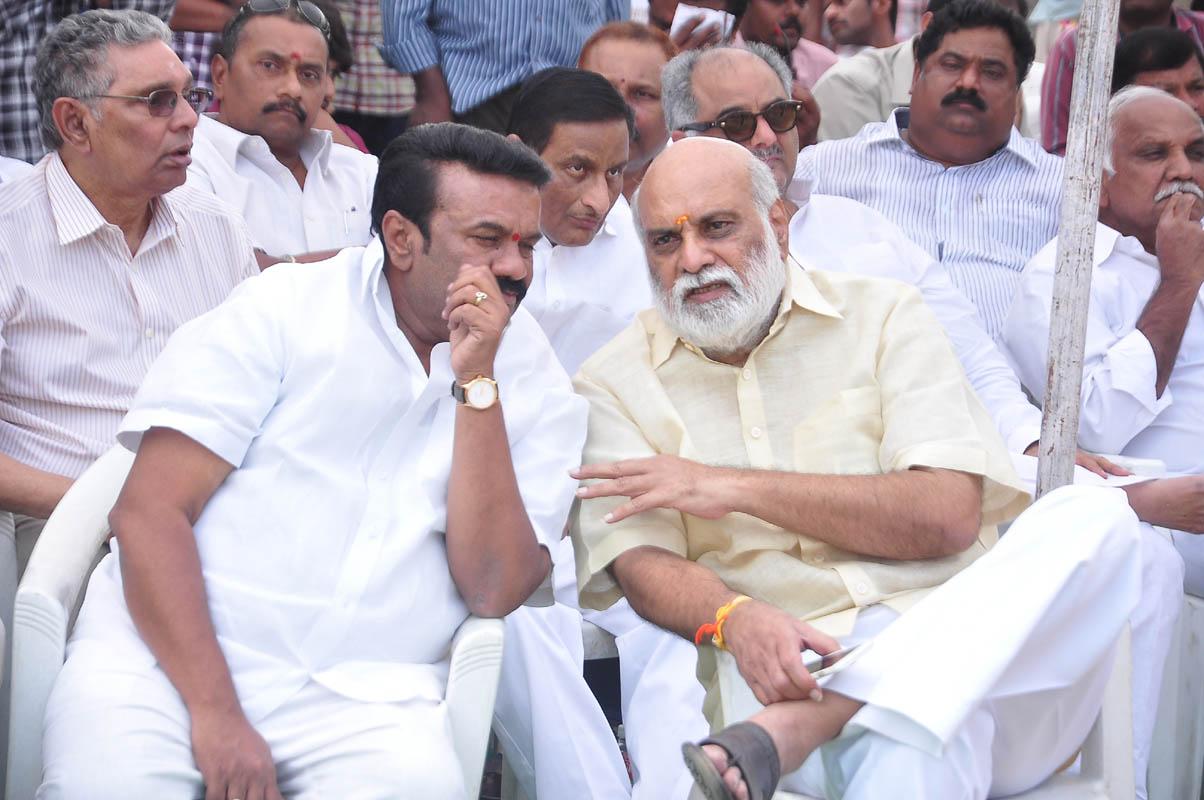 Dr D Ramanaidu Funeral Photos