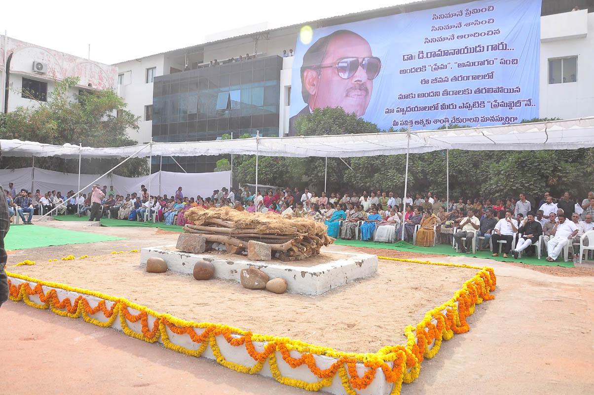 Dr D Ramanaidu Funeral Photos