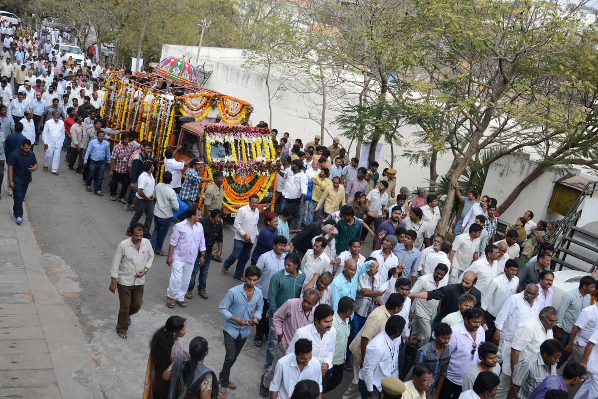 Dr D Ramanaidu Funeral Photos