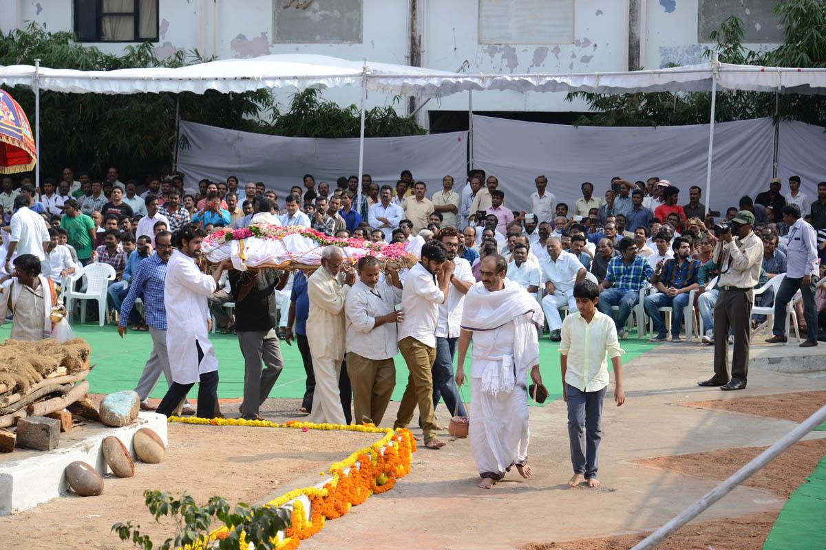 Dr D Ramanaidu Funeral Photos