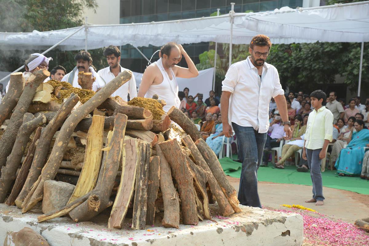 Dr D Ramanaidu Funeral Photos