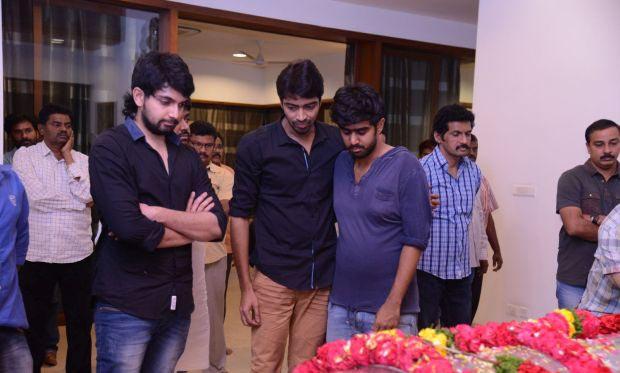 Family Members Paying Homage To Ramanaidu