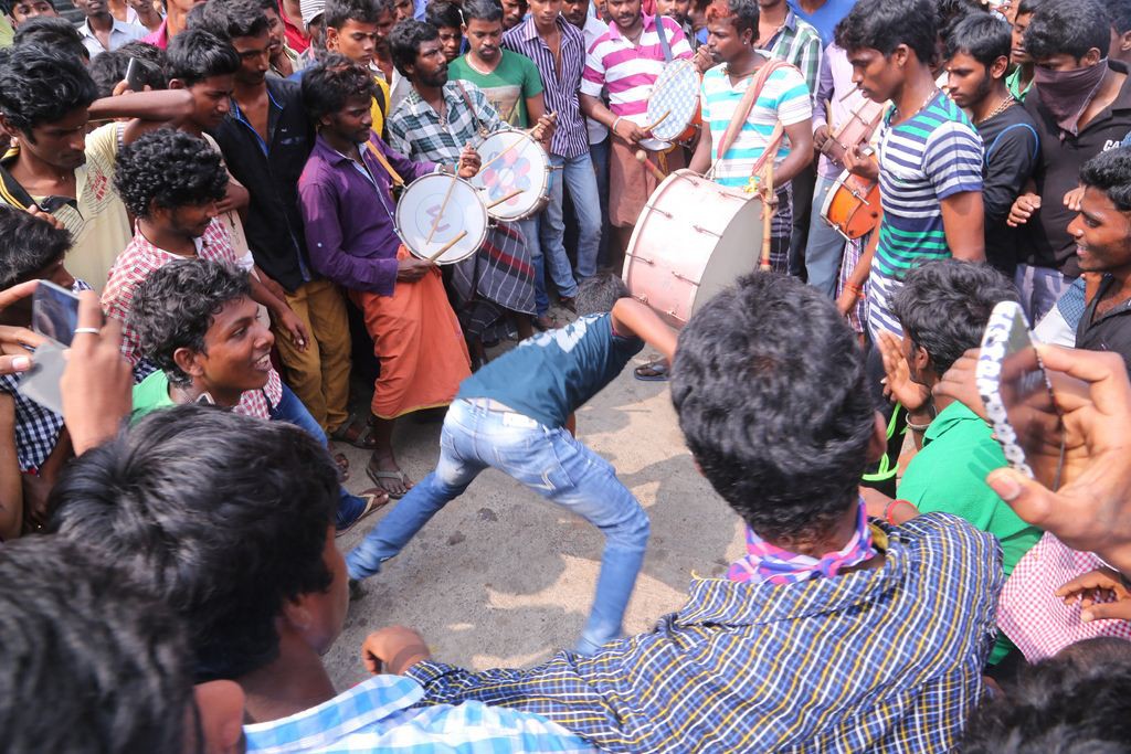 Fans Hungama At Anegan Theaters Photos