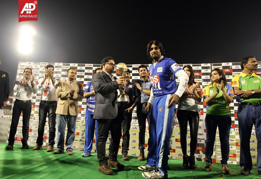 Final Karnataka Bulldozers Vs Kerala Match