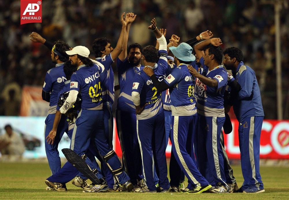 Final Karnataka Bulldozers Vs Kerala Match