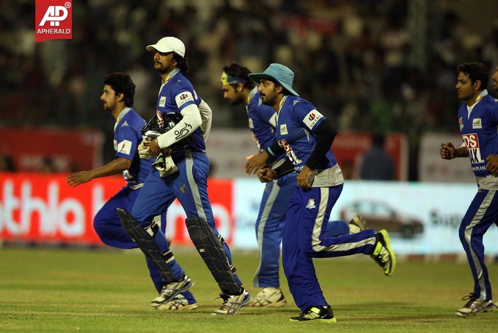 Final Karnataka Bulldozers Vs Kerala Match