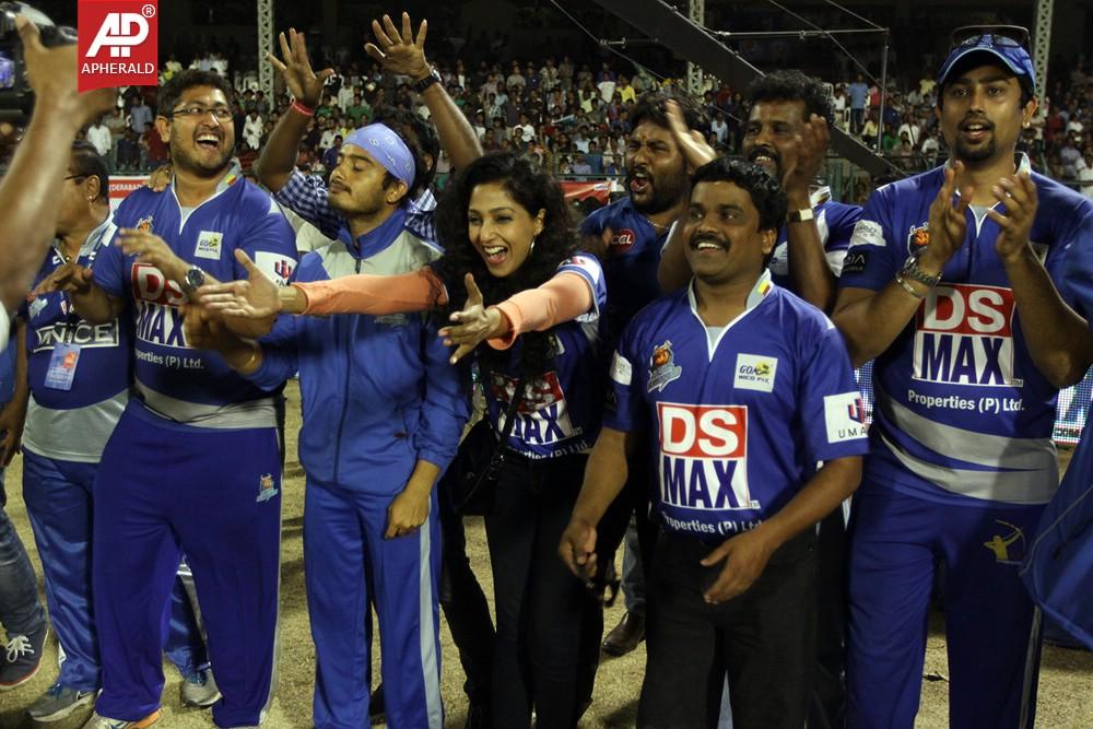 Final Karnataka Bulldozers Vs Kerala Match