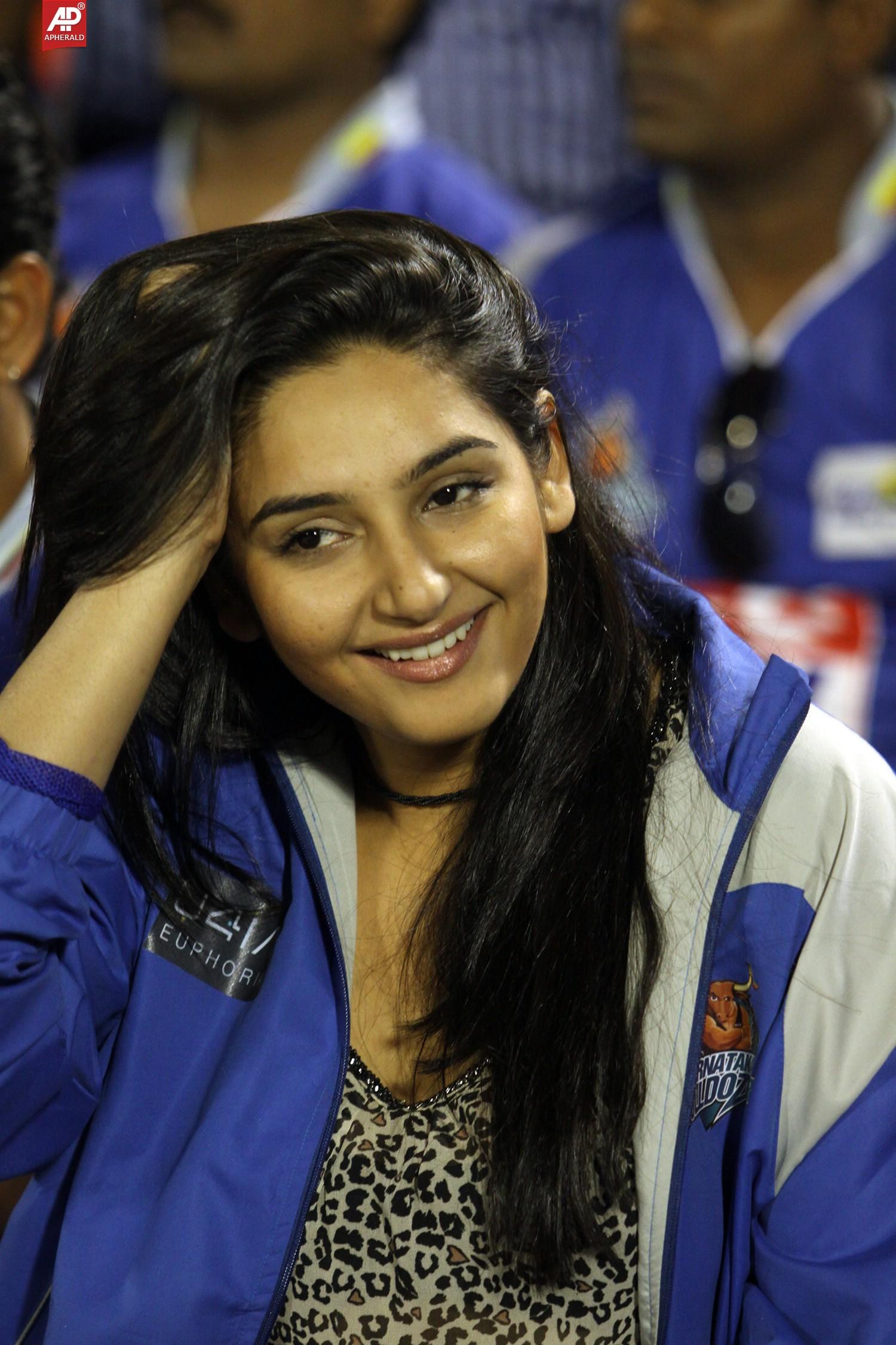 Final Karnataka Bulldozers Vs Kerala Match