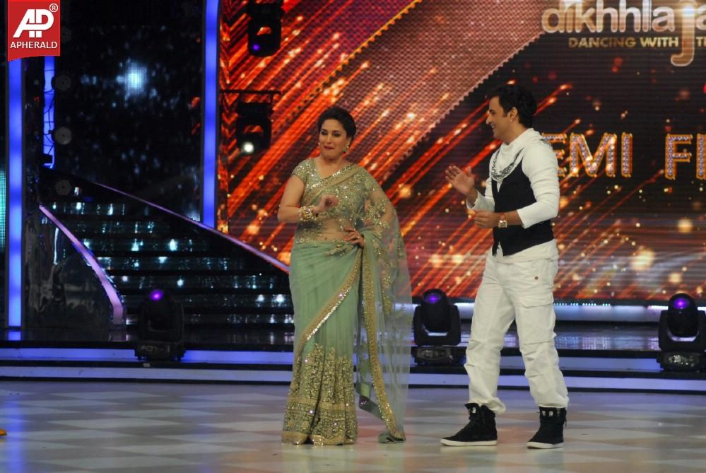 Finding Fanny Movie Promotions At Jhalak Dikhla Jaa 7