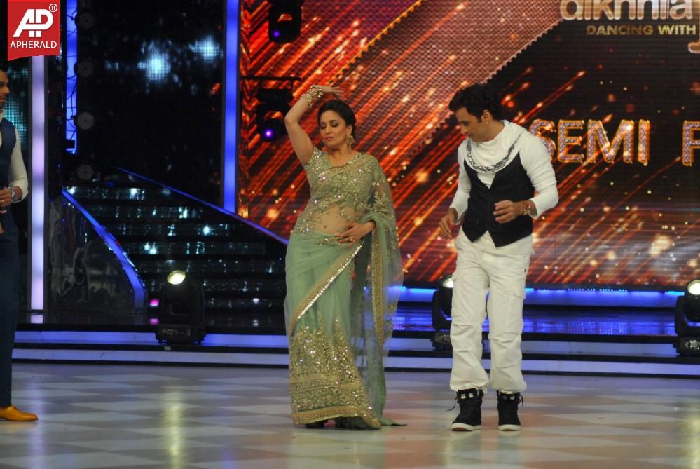 Finding Fanny Movie Promotions At Jhalak Dikhla Jaa 7