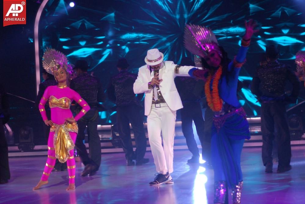 Finding Fanny Movie Promotions At Jhalak Dikhla Jaa 7