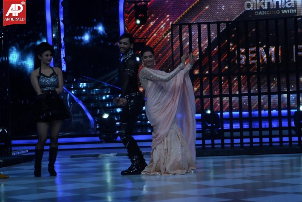 Finding Fanny Movie Promotions At Jhalak Dikhla Jaa 7