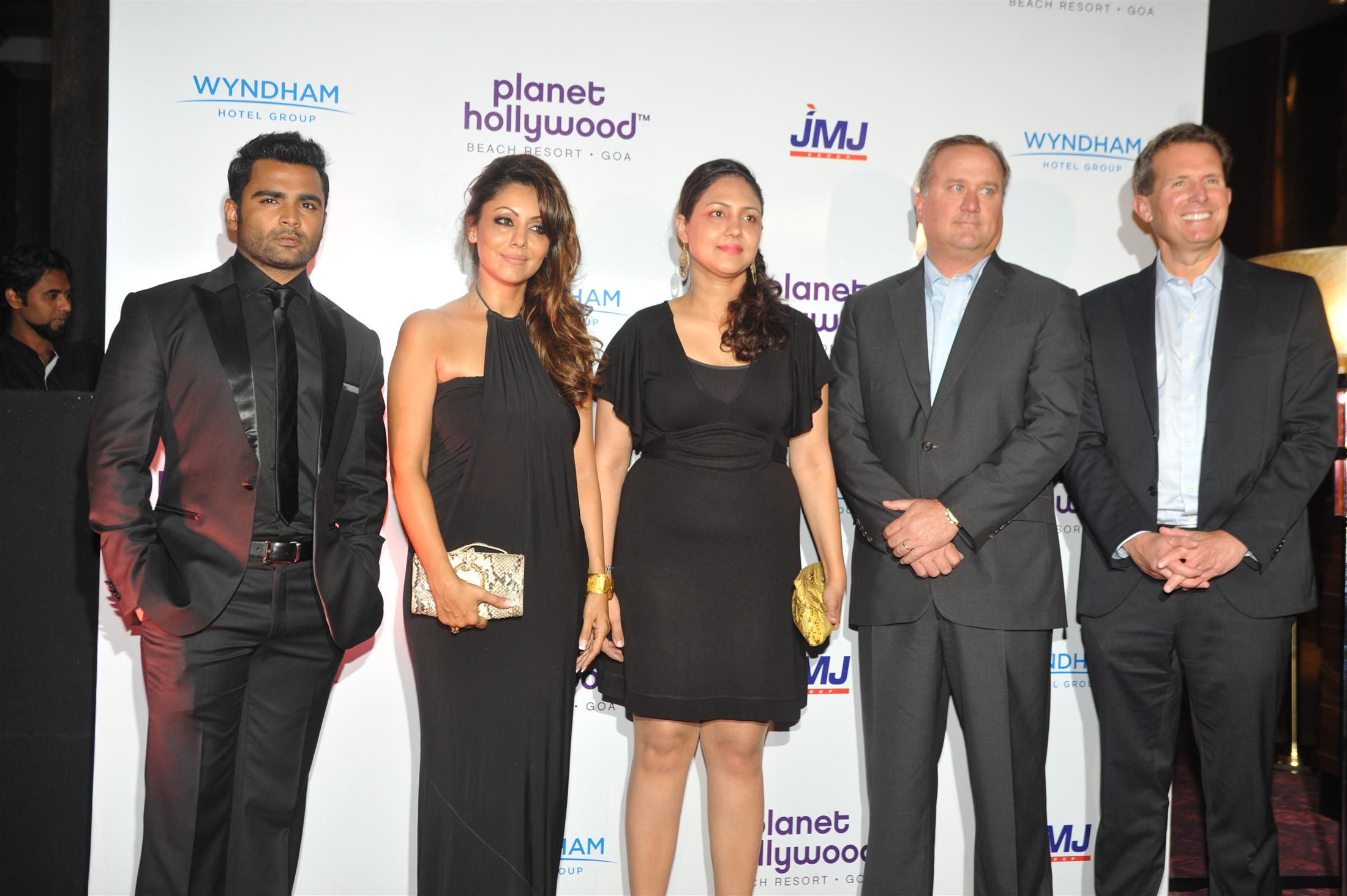 Gauri Khan at First Planet Hollywood Hotel In India Signing Ceremony