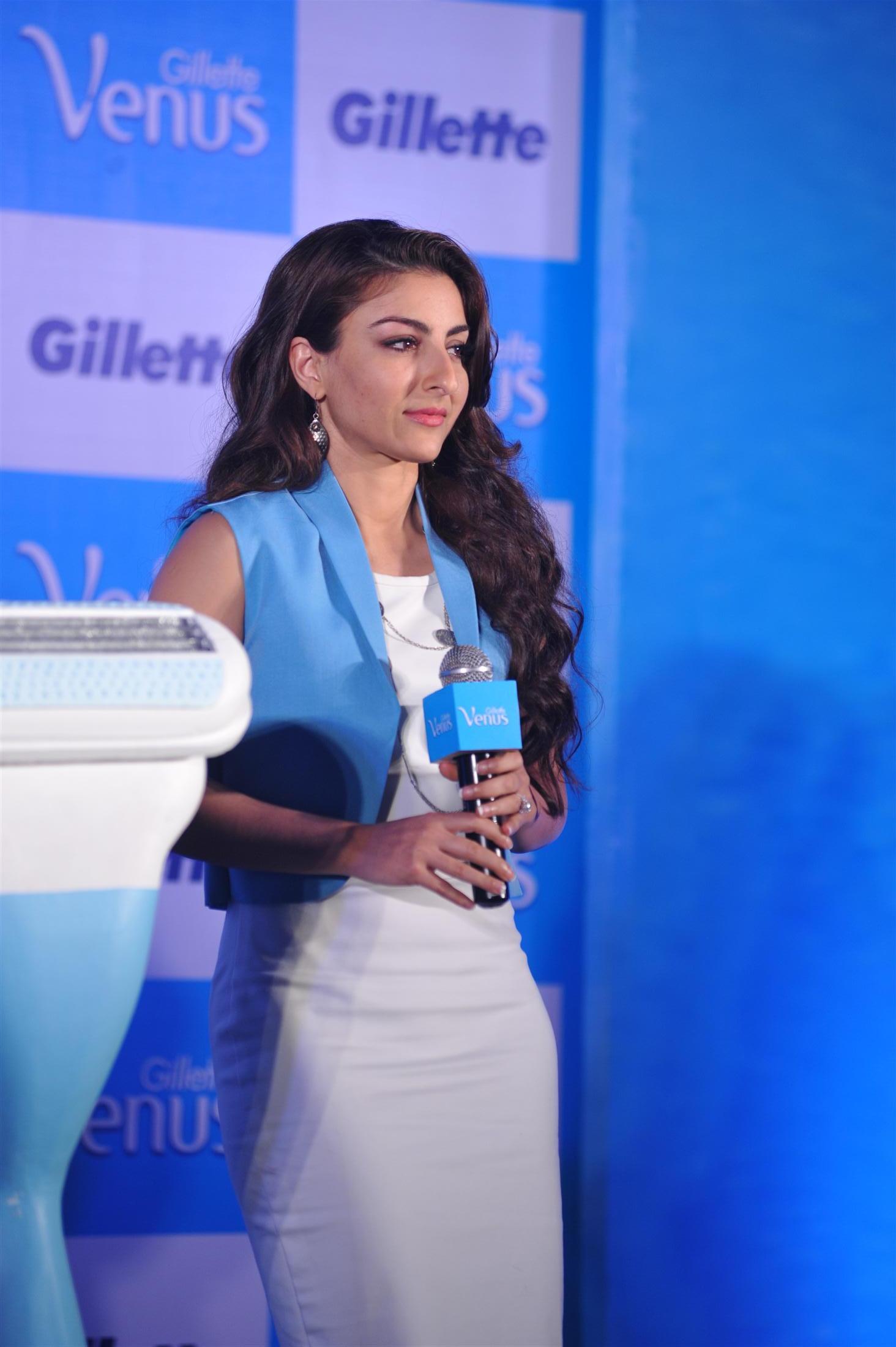 Chitrangda n Soha Ali Launch Gillette Venus Satin Care Shave Gel