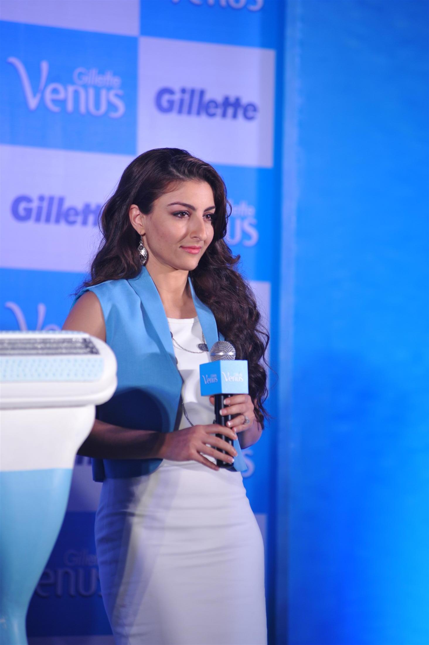 Chitrangda n Soha Ali Launch Gillette Venus Satin Care Shave Gel