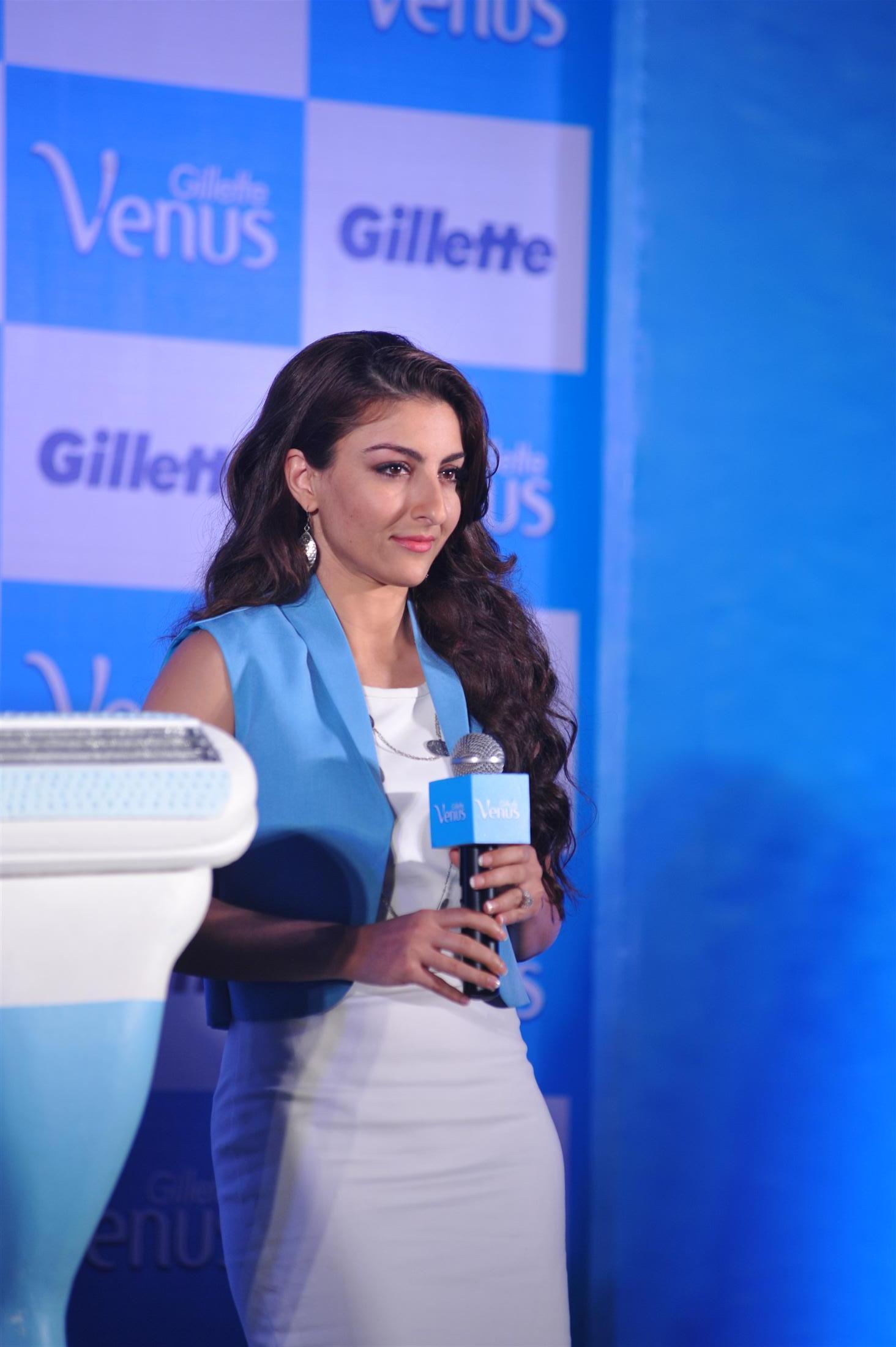 Chitrangda n Soha Ali Launch Gillette Venus Satin Care Shave Gel