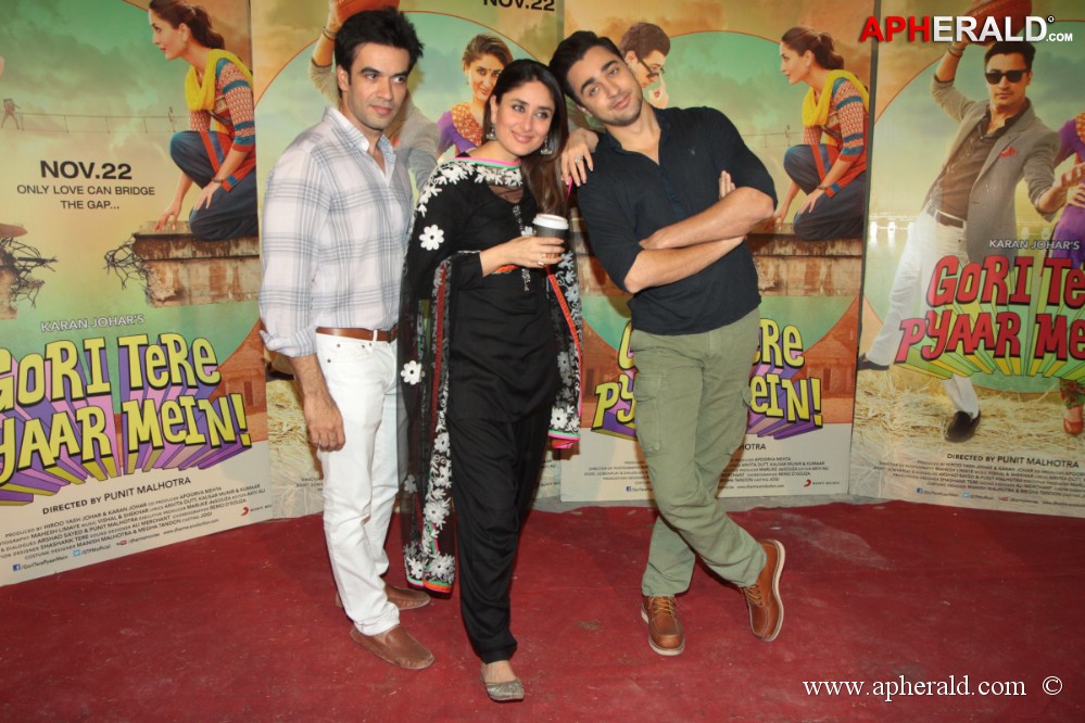 Gori Tere Pyaar Mein Promotion at R City Mall