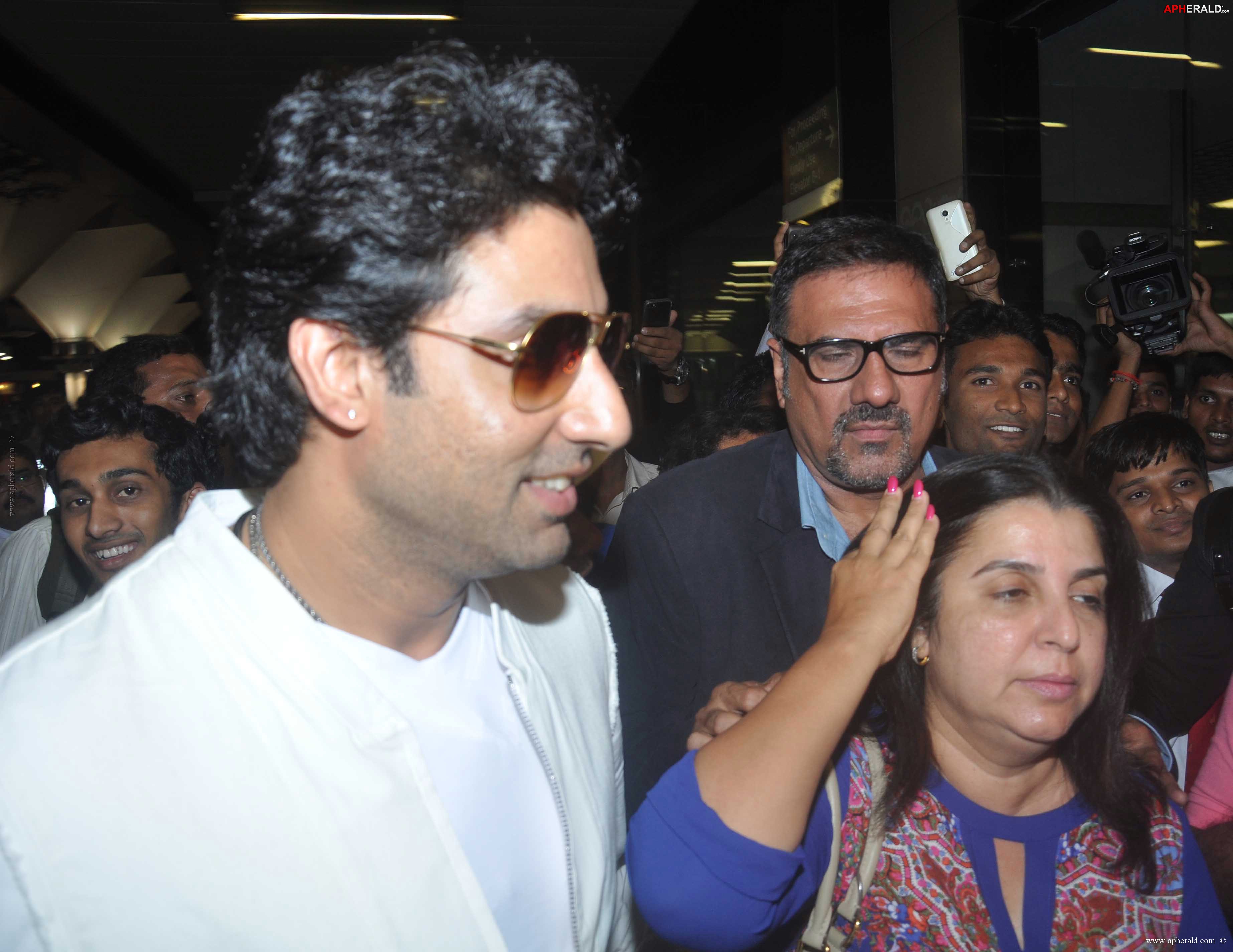 Happy New Year Team Snapped At Airport