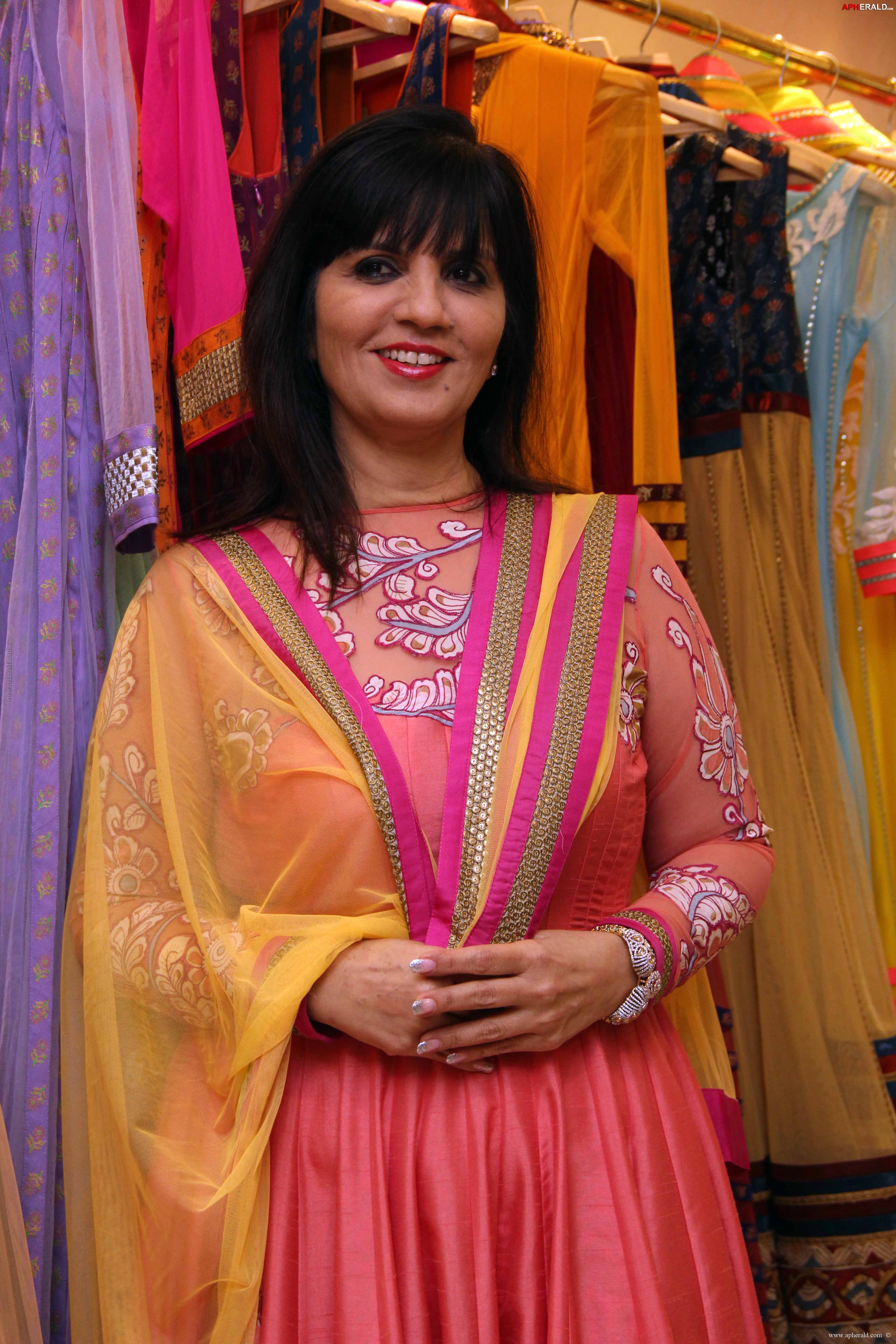 Hema Malini At Neeta Lulla's Flagship Store