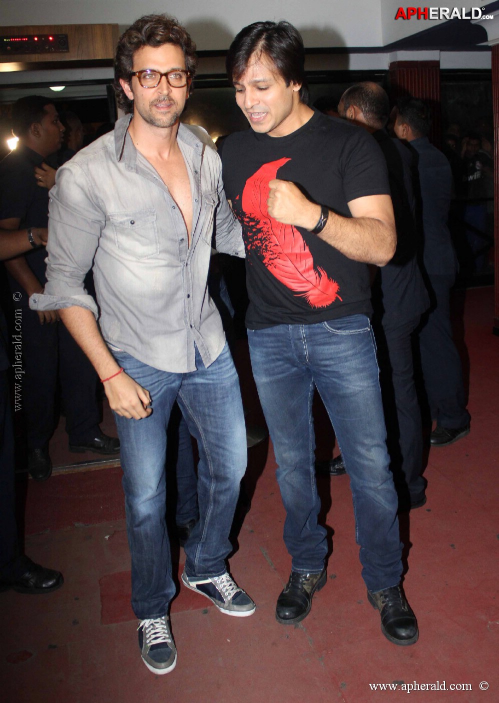 Hrithik and Vivek Oberoi Promote Krrish 3