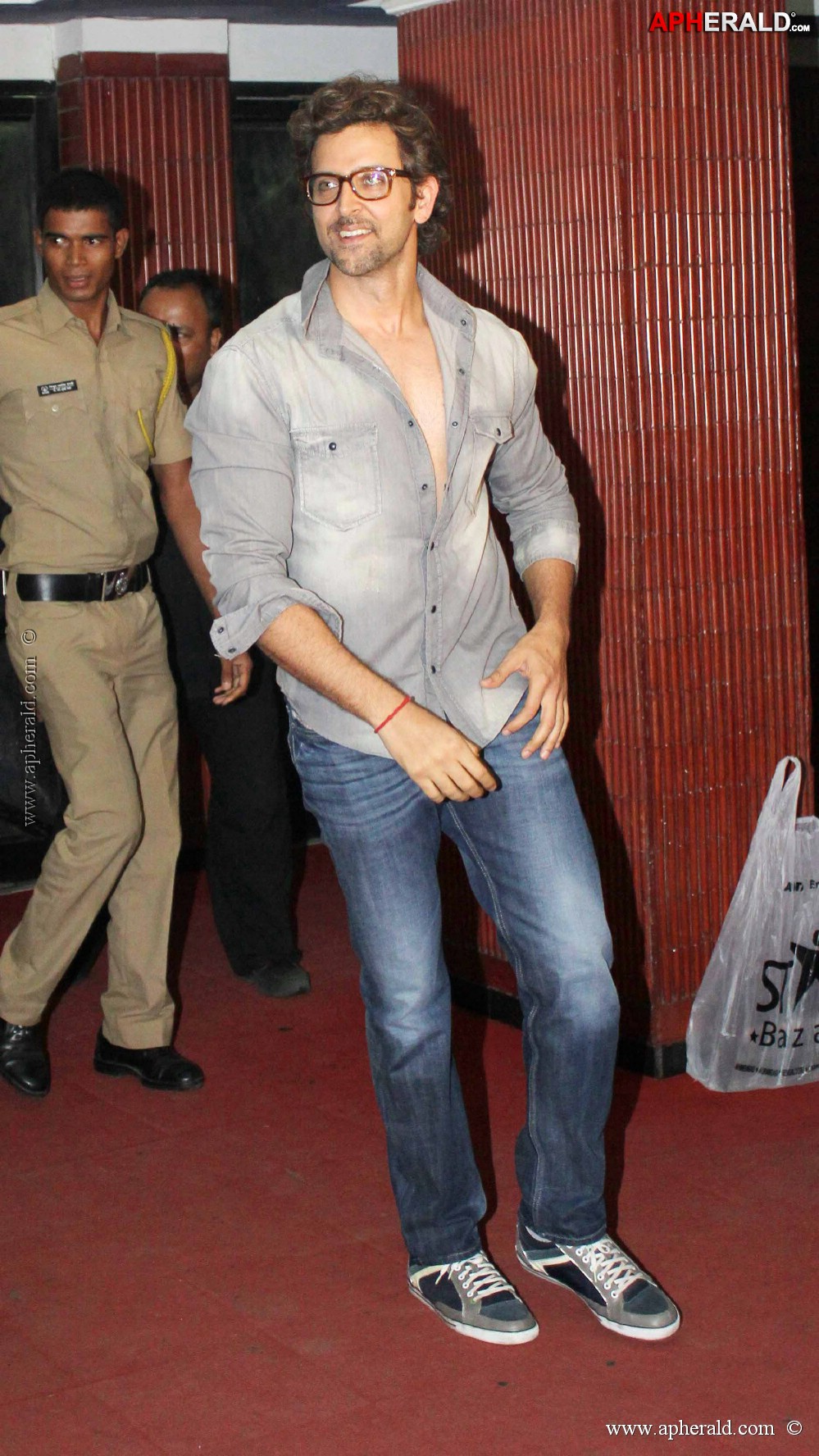 Hrithik and Vivek Oberoi Promote Krrish 3