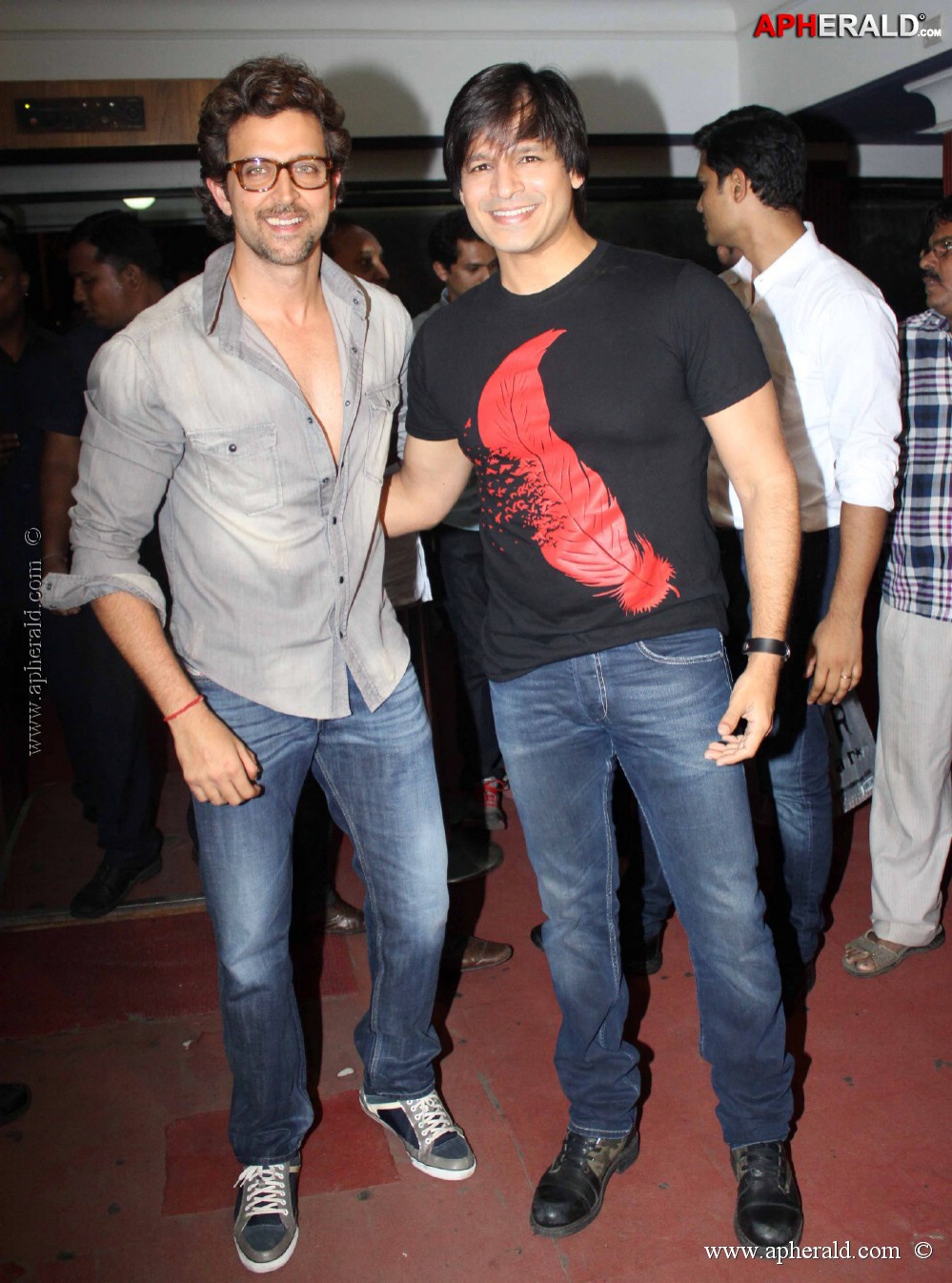 Hrithik and Vivek Oberoi Promote Krrish 3