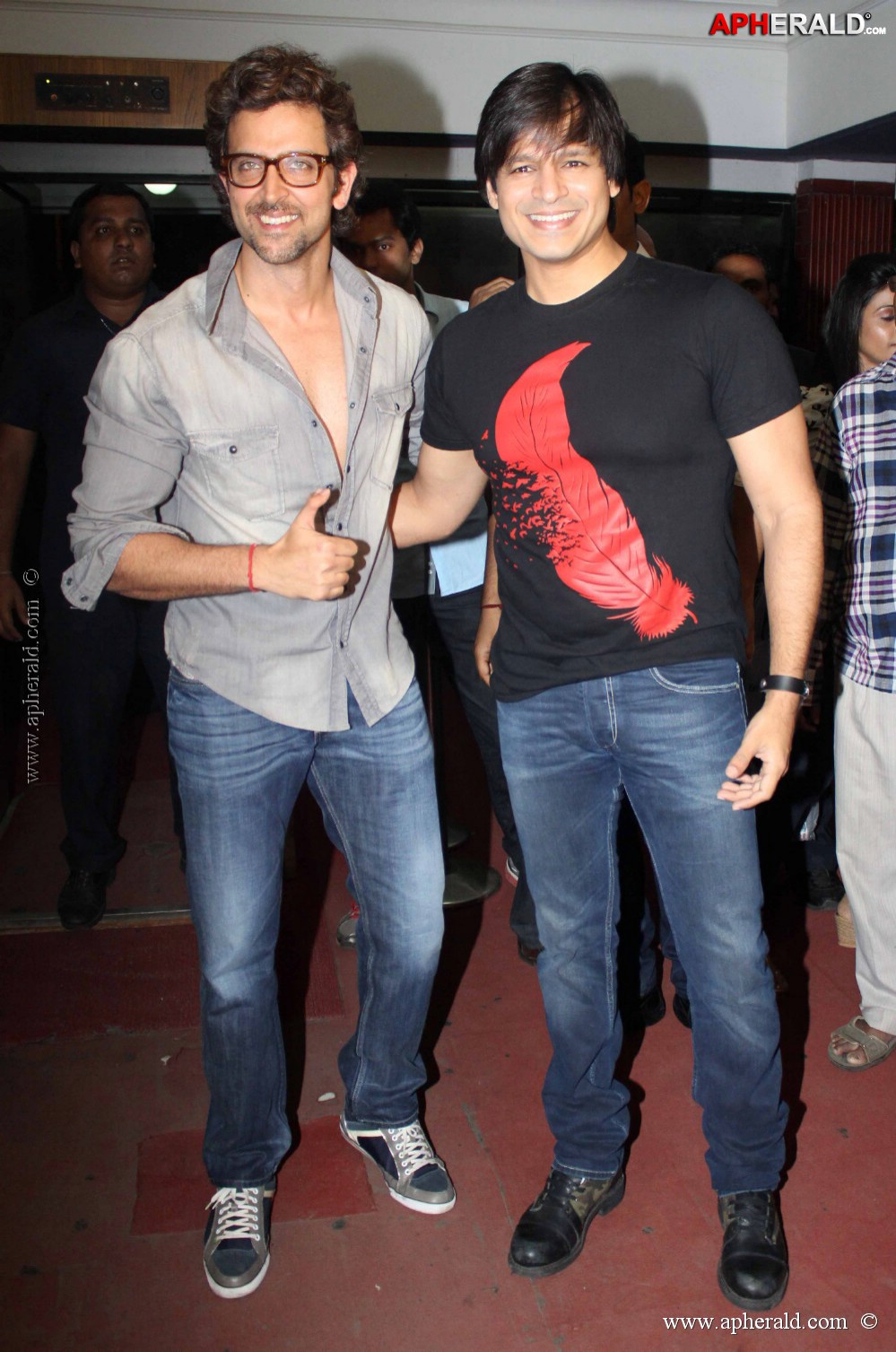 Hrithik and Vivek Oberoi Promote Krrish 3