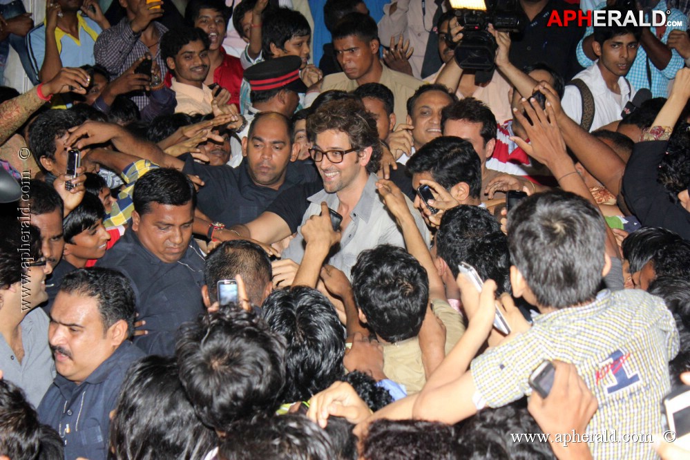 Hrithik and Vivek Oberoi Promote Krrish 3
