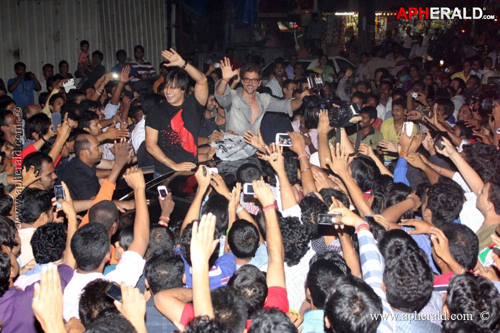Hrithik and Vivek Oberoi Promote Krrish 3