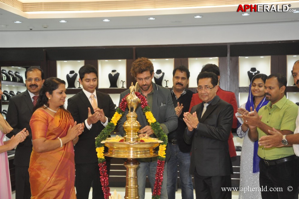 Hrithik Roshan Inaugurates Joyalukkas Showroom