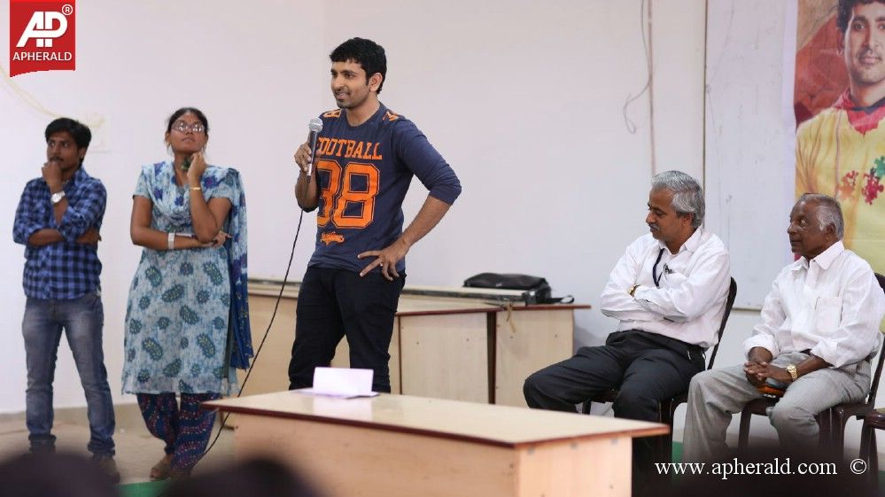 Hrudayam Ekkadunnadi Team College Tour