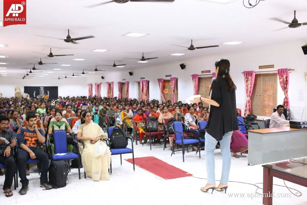 Hrudayam Ekkadunnadi Team College Tour