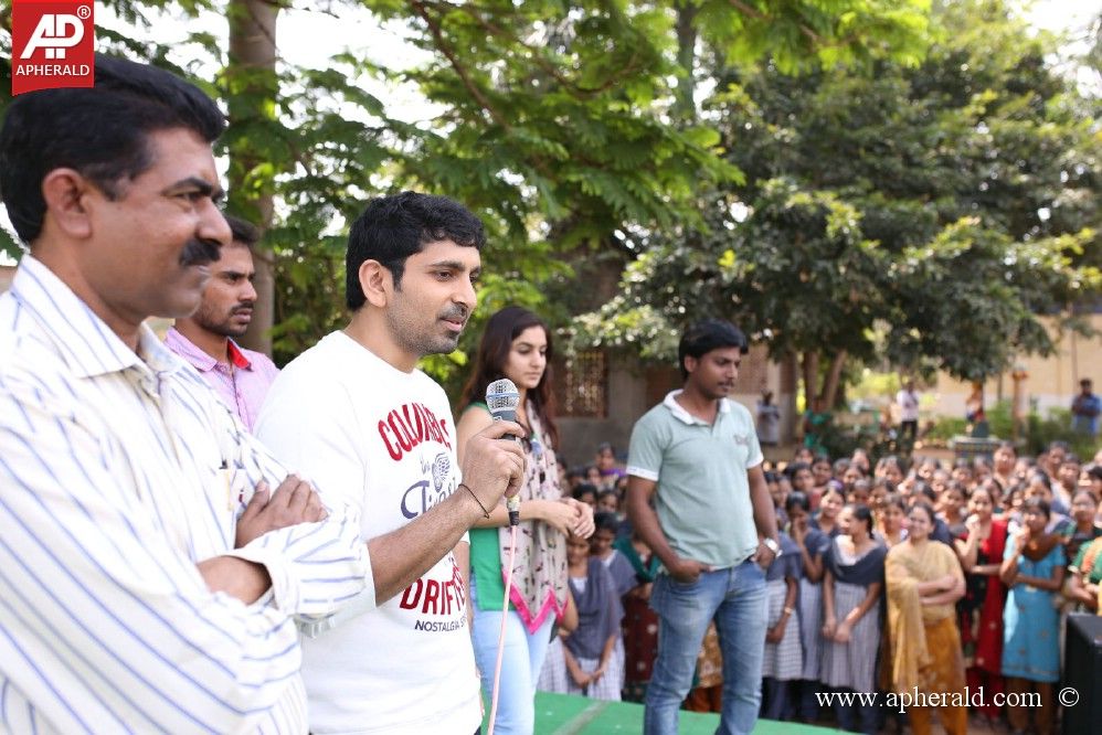 Hrudayam Ekkadunnadi Team College Tour
