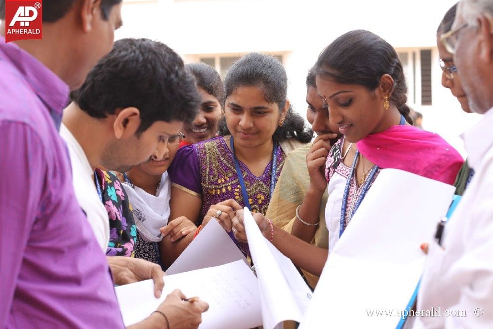 Hrudayam Ekkadunnadi Team College Tour