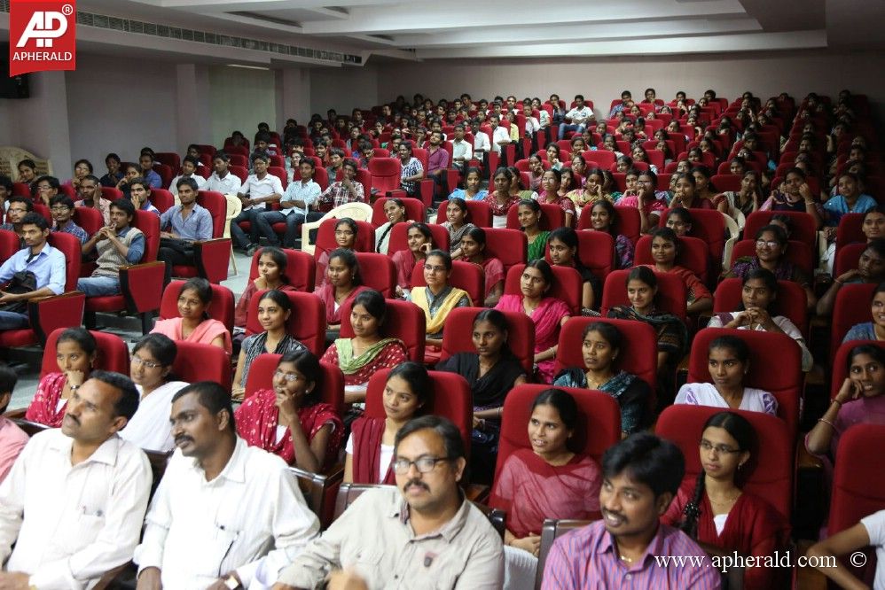 Hrudayam Ekkadunnadi Team College Tour