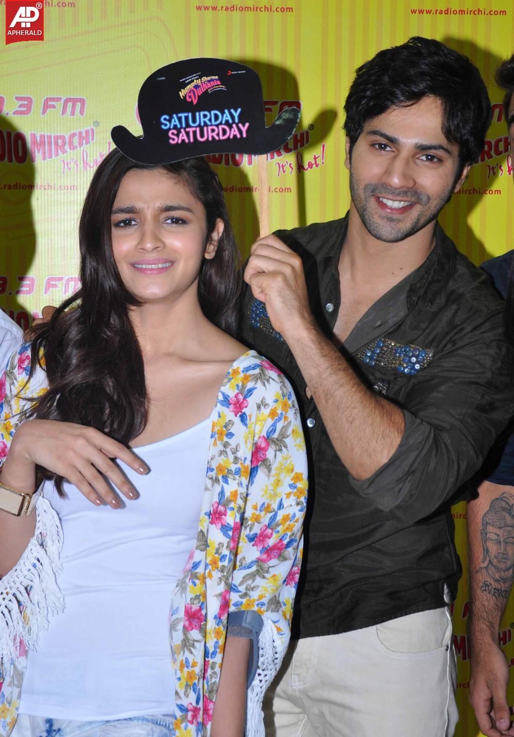 Humpty Sharma Ki Dhulhania Movie Team At Radio Mirchi 98.3